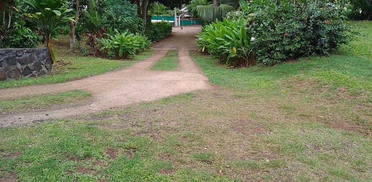 Fare Mihimana Hotel Vai'are Exterior foto
